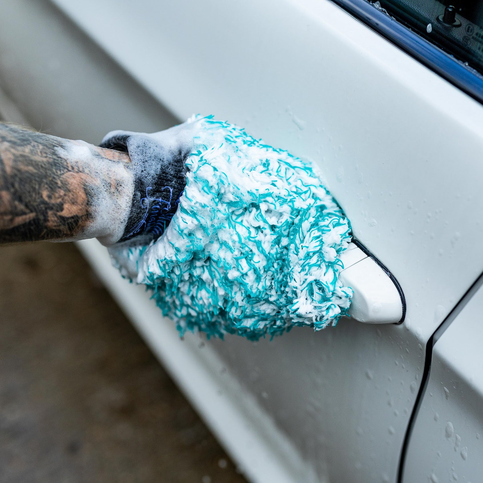 Plush Microfibre Wash Mitt - Image 4